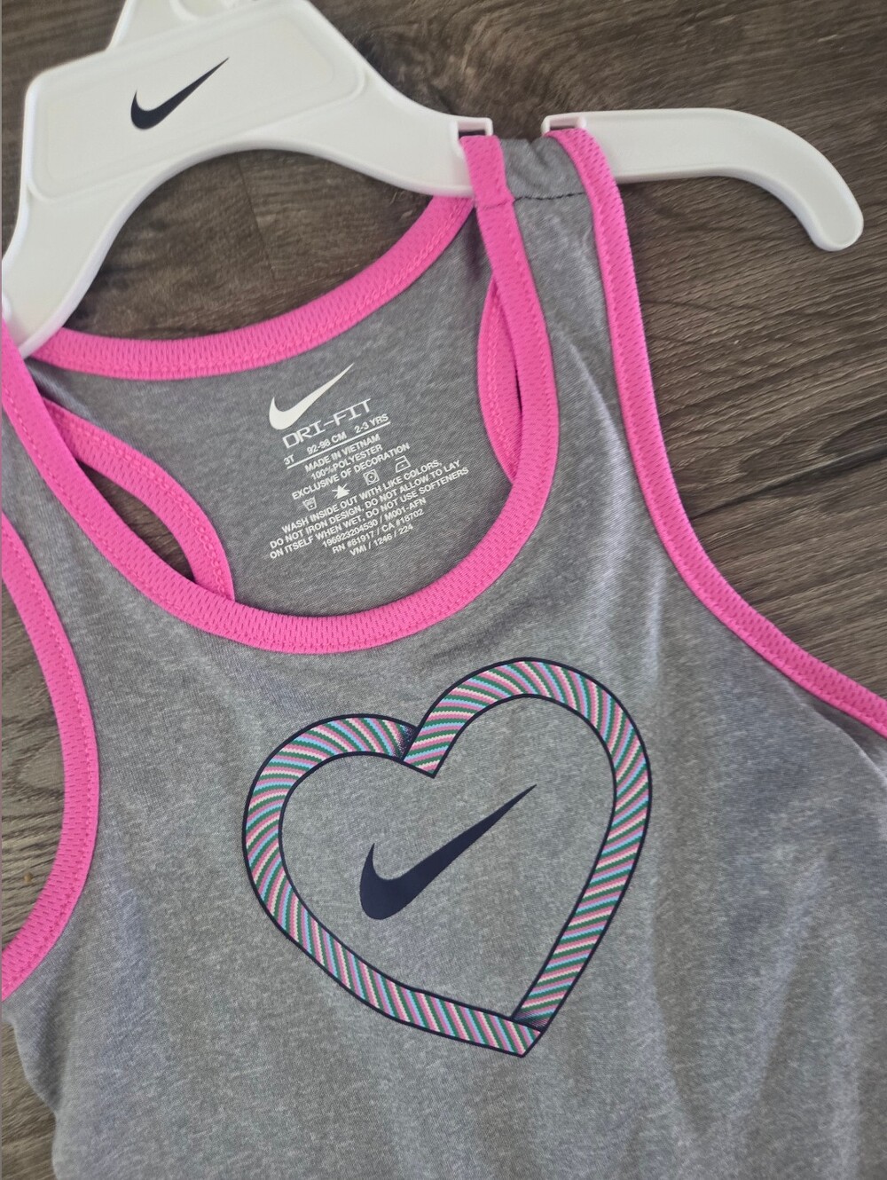 Nike Dri- Fit Girls' Gray & Pink Heart Tank 2pc Set Size 3t NWT - Picture 3 of 4